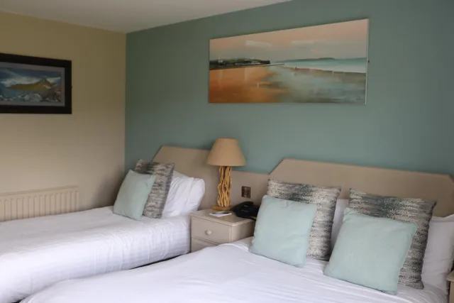 Room, Triple, Terrace, Causeway Hotel 4/6