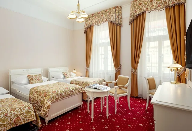 غرفة قياسية بسرير مزدوج مع أريكة، Alqush Downtown Hotel 2/6