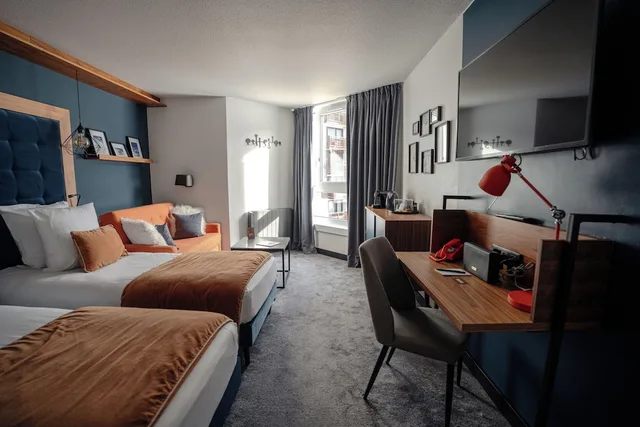 Room, Twin Beds, Village View، Fahrenheit Seven Val Thorens 5/8
