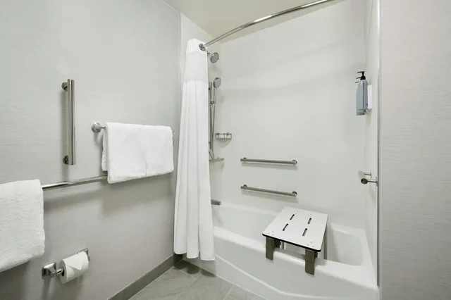 غرفة بسرير مزدوج لذوي الإعاقة، Courtyard by Marriott Atlanta Duluth/Gwinnett Place 4/4