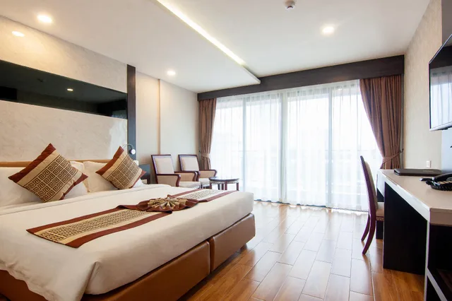 Deluxe, King Bed, Partial Sea View, City Tower، Golden Jomtien Beach Hotel 1/1