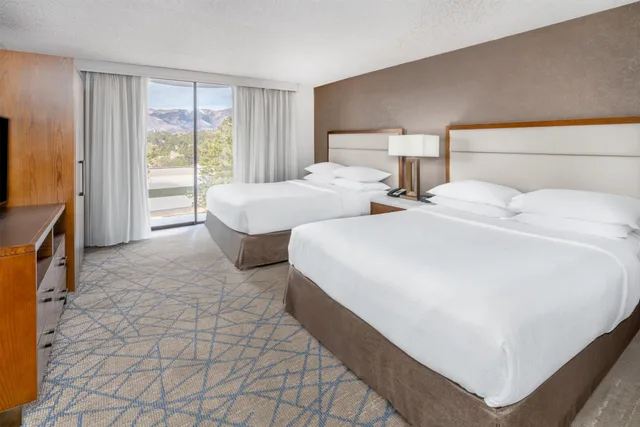 جناح بسريرين كوين بإطلالة على الجبل بغرفتين، Embassy Suite Hotel Colorado Springs 2/5