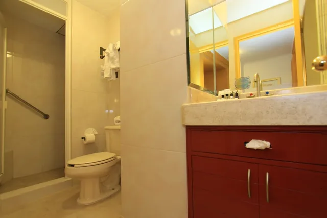 غرفة جونيور بسرير كينج وسريرين مزدوجين بإطلالة على المدينة بشرفة، La Casona de Don Lucas 8/8
