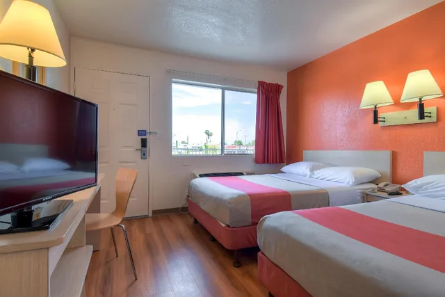 غرفة بسريرين مزدوجين، Motel6 Flagstaff, AZ - Butler 1/2