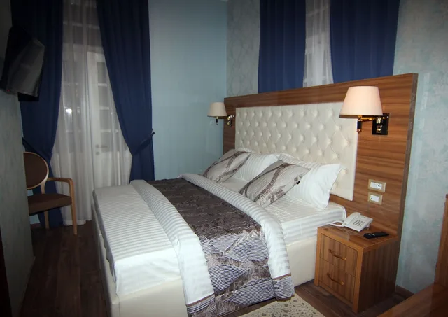 غرفة كومفورت بسريرين منفصلين بإطلالة على المدينة بغرفة نوم واحدة، Hotel Boutique Restorant Gloria 1/3
