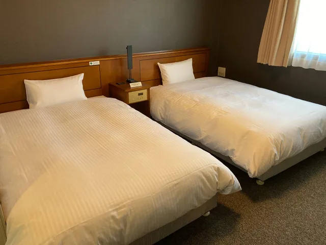 غرفة قياسية بسرير نصف مزدوج وسريرين منفصلين للمدخنين، Hotel Route-Inn Mikawa Inter 1/1