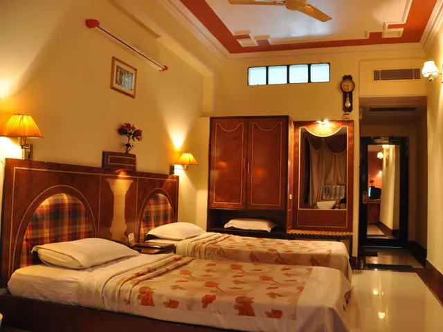 جناح بسرير كوين، HOTEL RISHI REGENCY 1/1