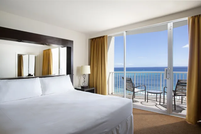 1 Bedroom, Suite, King Bed, Ocean Front، Park Shore Waikiki 2/4