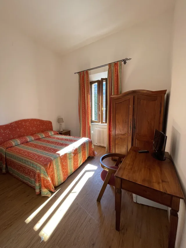 غرفة قياسية بسرير كوين، Hotel Verdi 1/10