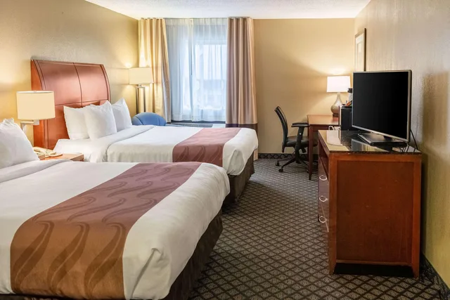 غرفة بسريرين مزدوجين، Quality Inn & Suites Seville OH 2/4