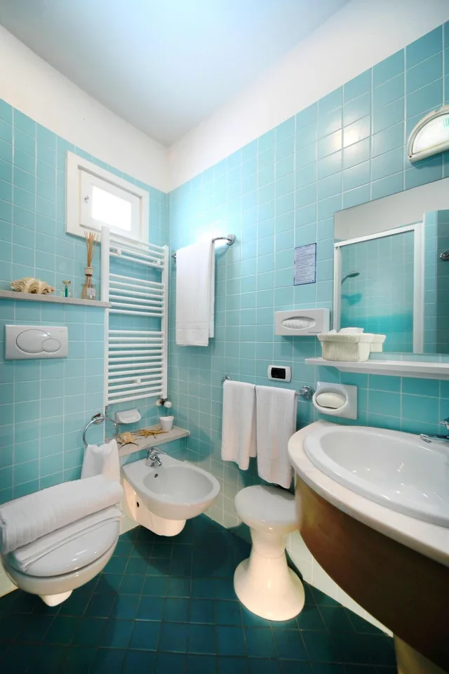 غرفة قياسية رباعية، HOTEL ABC 5/5