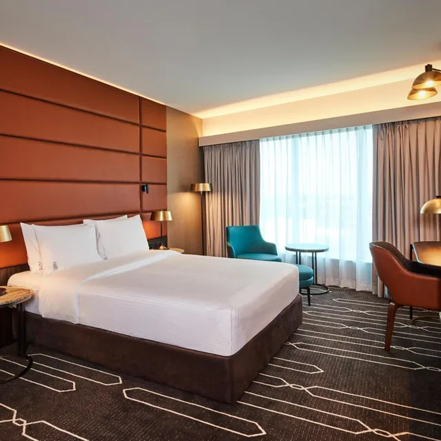 غرفة قياسية بسرير كينج وسرير كوين، Crowne Plaza Sydney Airport by IHG 3/10