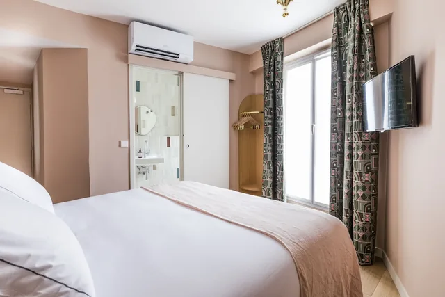 غرفة سوبيريور بسرير كوين، Hotel Ami - Orso Hotels 2/6