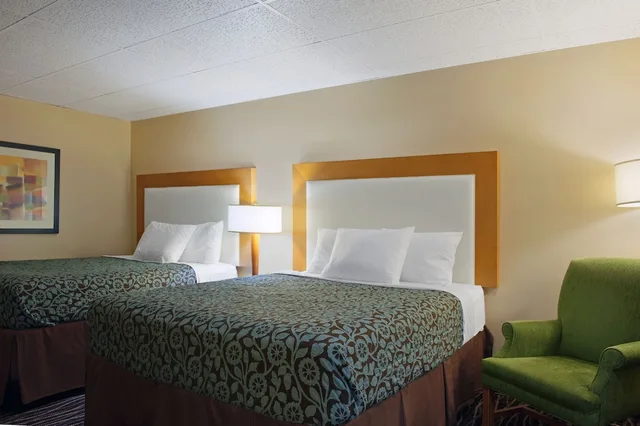 غرفة قياسية بسريرين كوين، Days Inn By Wyndham Yakima 3/6