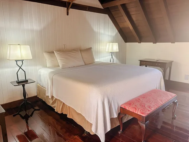 Contemporary, Suite, King Bed، Copper and Lumber Store Hotel Boutique 5/9