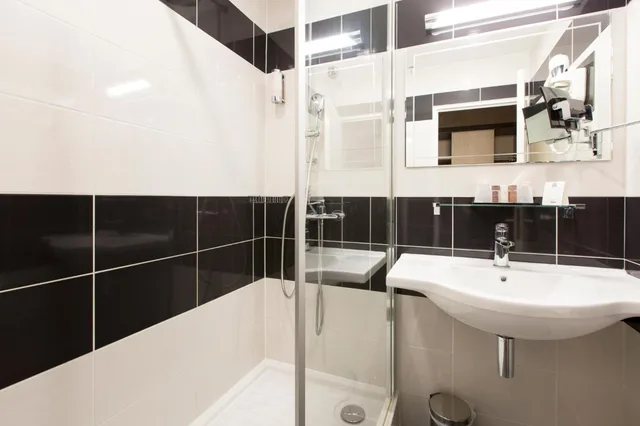 غرفة بسرير كوين مع أريكة، Quality Hotel Bordeaux Centre 9/10