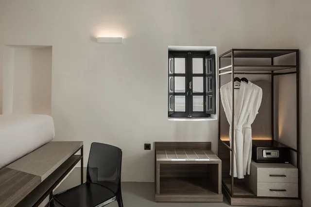 Superior, Deluxe, Suite, Queen Bed, Caldera and Sea View، Sunrocks Hotel - Adults Only 4/6