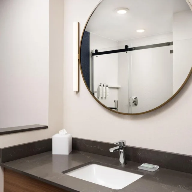 Room, King Bed, Fairfield by Marriott Inn & Suites Waycross 3/6
