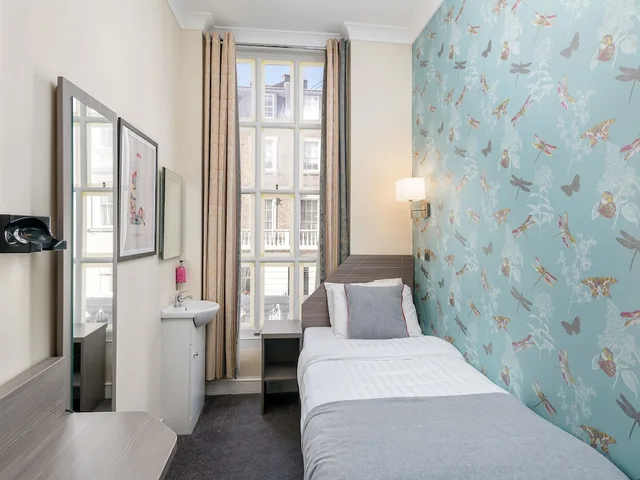 غرفة قياسية مفردة بحمام خاص، OYO Bakers Hotel London Victoria 2/4