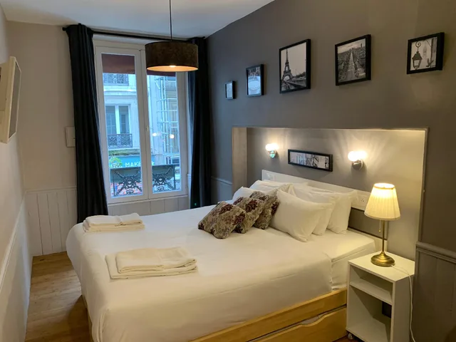 غرفة قياسية ثلاثية بسرير مزدوج وسرير فردي، Apollo Opera Hotel 1/1
