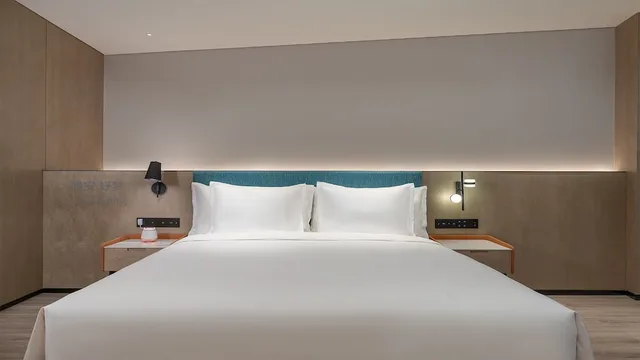جناح بسرير فردي بإطلالة على البحيرة بغرفة نوم واحدة، EVEN Hotel Yinchuan Yuehai by IHG 1/4