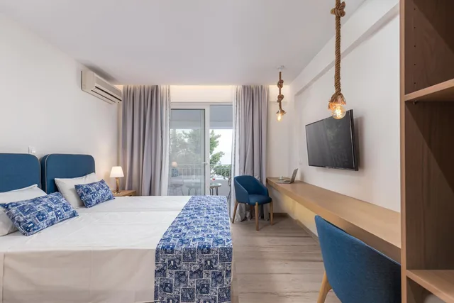 غرفة ديلوكس بسرير مزدوج أو سريرين منفصلين بإطلالة على البحر، Sirocco Hotel 7/10