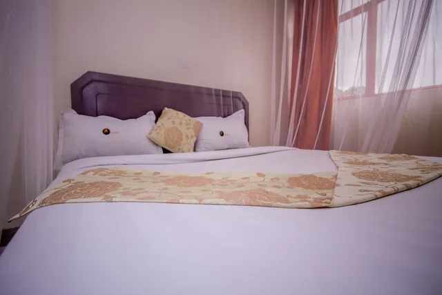غرفة قياسية ثلاثية بثلاثة أسرّة، Chester Hotel 1/5