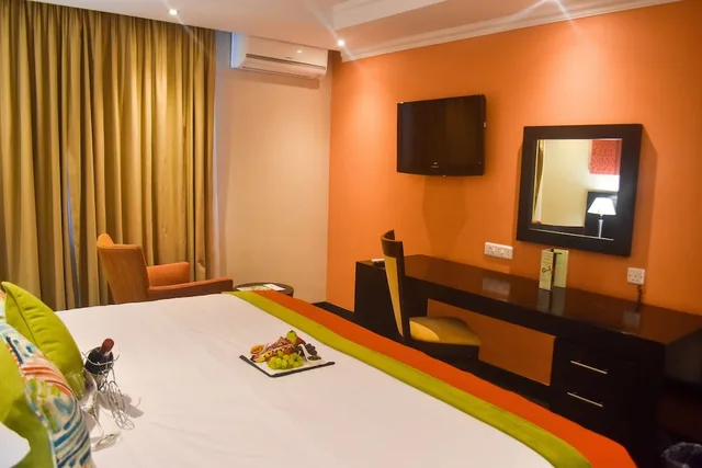 غرفة قياسية بسرير كوين بإطلالة على الحديقة، Cresta Lodge Gaborone 2/3