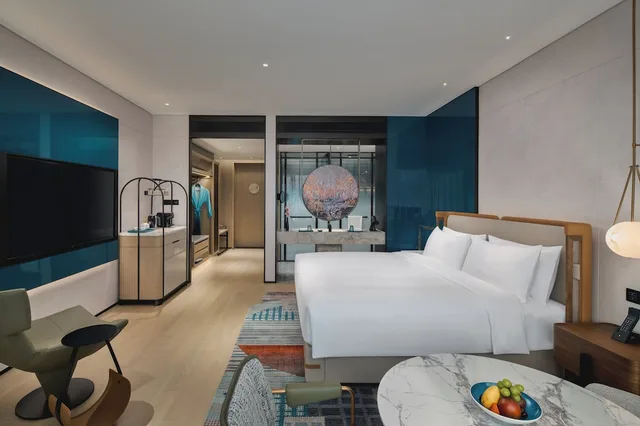 غرفة بريميوم بسرير كينج بشرفة، Hotel Indigo Suzhou Jinji Lake 1/6