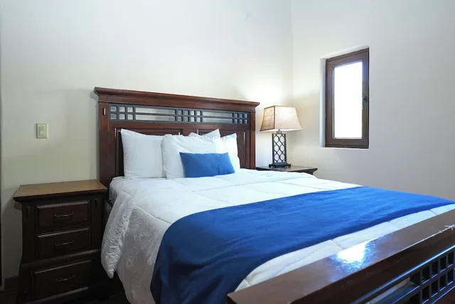 Condo, Luxury, Executive Level, Sofa، West Bay Lodge 5/8