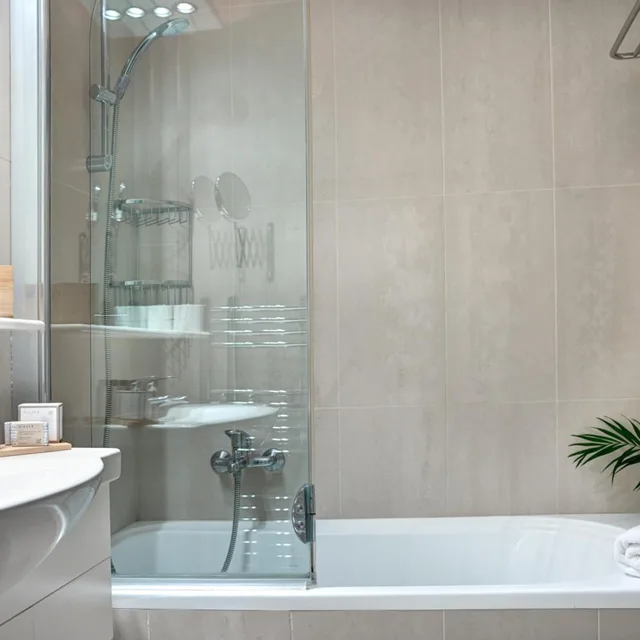 جناح عائلي، Blazer Suites 3/3