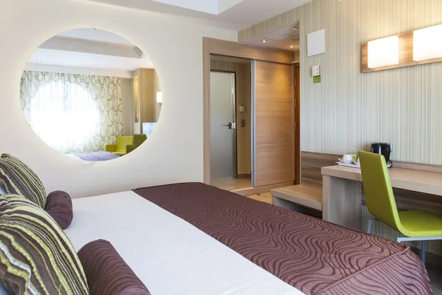Exterior, Single, King Bed, No Balcony، Riviera Beach Hotel - Adults Recommended 3/4