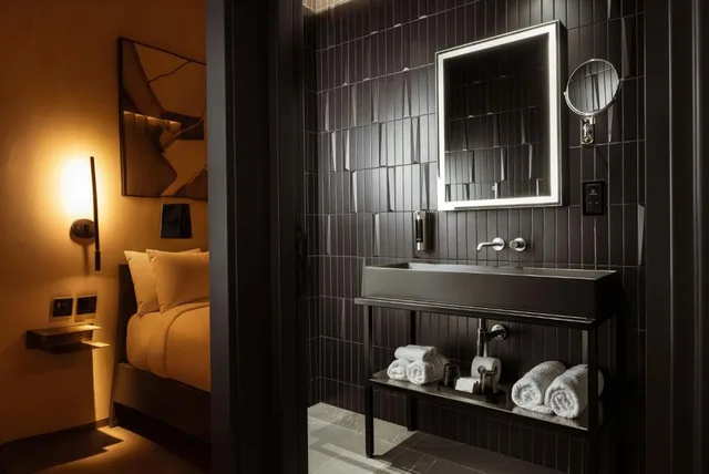 غرفة تنفيذية ثلاثية، Thirty Three Boutique by K Hotels 2/2