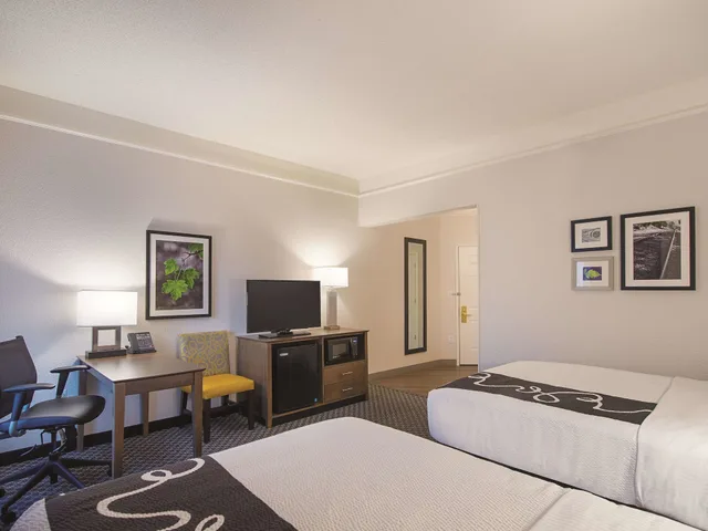 غرفة بسريرين مزدوجين لذوي الإعاقة، La Quinta Inn Suites Oklahoma City Nw Expwy 3/6