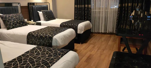 غرفة ثلاثية، Star City 1/3