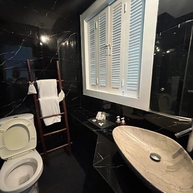 Double Bed, BENYADA LODGE 9/10
