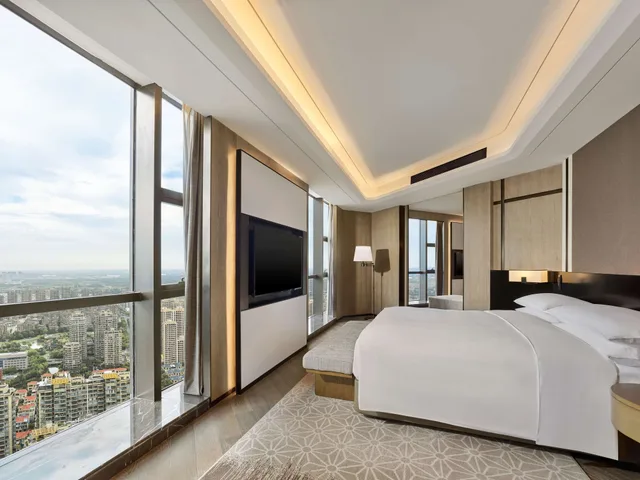 Chairman, Deluxe, Suite, King Bed، Hilton Jiaxing 1/1