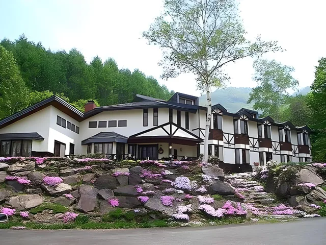غرفة غربية قياسية بسريرين مزدوجين بإطلالة على الجبل مع أريكة، Chalet La Neige 1/1