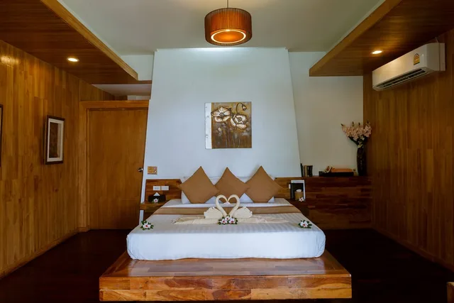 Bungalow, King Bed, Beach Front, Bundhaya Villas Koh Lipe 2/3