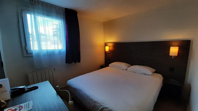غرفة رباعية بسرير كوين وسريرين منفصلين، Sure Hotel by Best Western Angers Sud 2/8