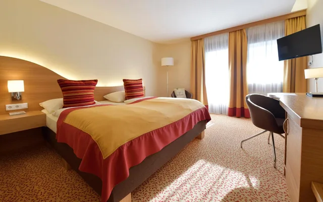 Room, Double Bed, Lake Side, Seehotel Rust 6/10