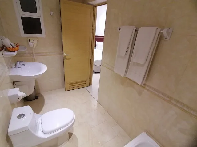 غرفة قياسية بسرير كينج بحوض استحمام، Nizwa Hotel Apartments 6/6
