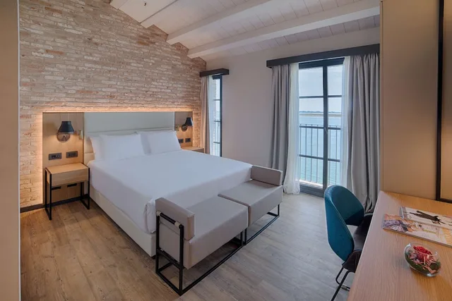 Premium, 3 Beds, with Extra Bed, Lagoon View، Nh Collection Venezia Murano Villa 1/7