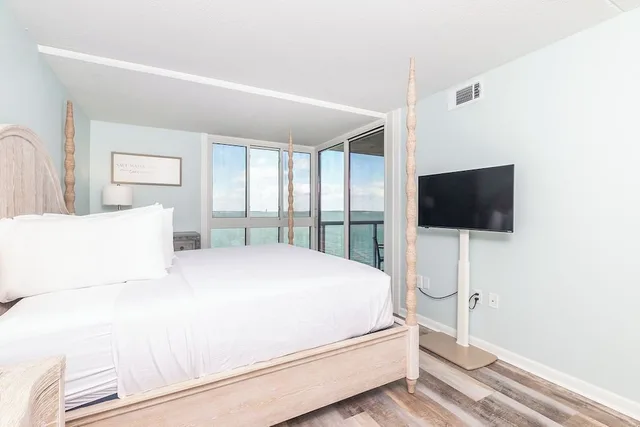 2 Bedrooms, Condo, Traditional, 2 Double Beds, King Bed, Bay View, Sofa, Balcony, Bay Club Resort 1/6
