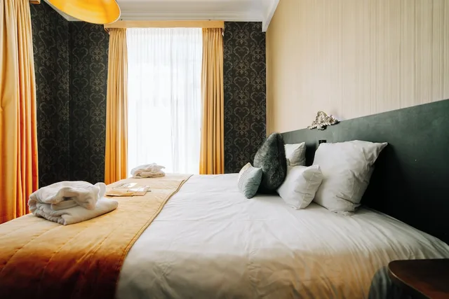جناح جونيور بسرير كينج، Chateau de Namur 2/10