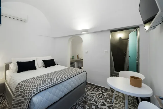 Junior Suite, Double Bed, Caldera View, Hot Tub، MODERNITY SUITES 2/6