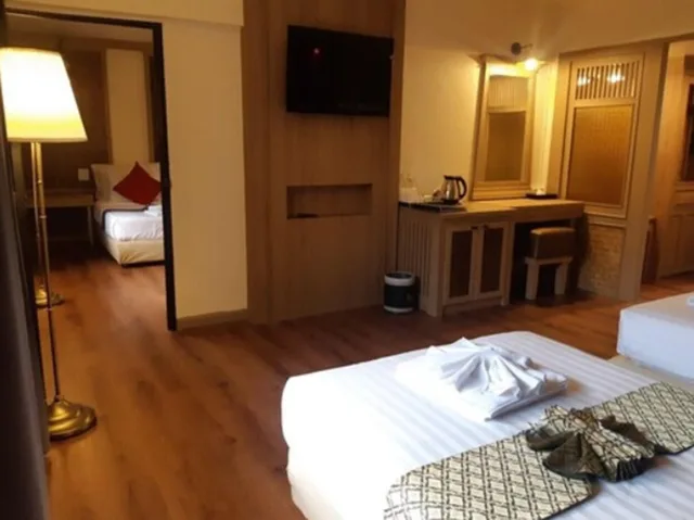 غرفة عائلية بثلاثة أسرّة، Nak Nakara Hotel 4/9