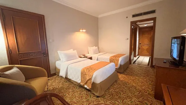 غرفة سوبيريور بسريرين منفصلين بدون إطلالة، Loman Park Hotel Yogyakarta 1/3