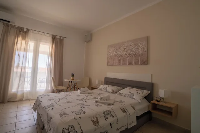 استوديو بسرير مزدوج بإطلالة على البحر، PETRA APARTMENTS 1/4