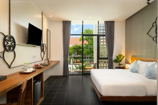 غرفة ديلوكس بسرير مزدوج بإطلالة على المسبح بشرفة، Phka Chan Hotel 4/10